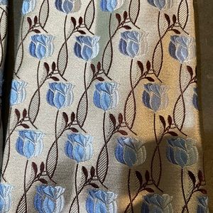 Silver Zegna tie with blue roses
